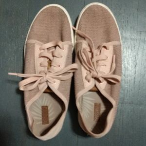 Olukai sneakers size 8 women